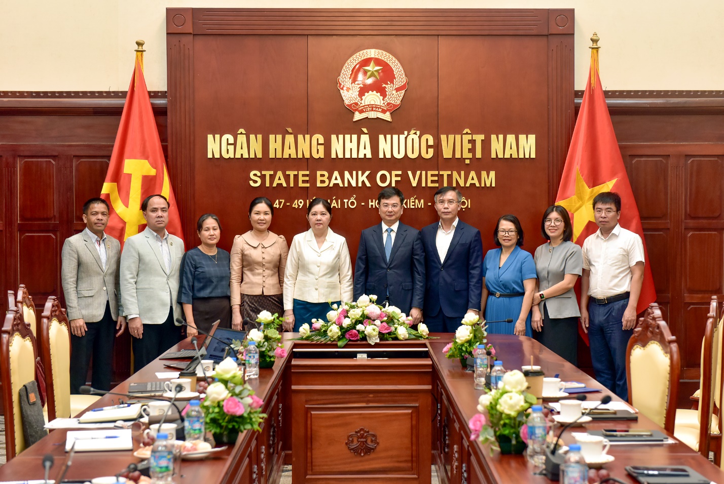 24.6.2. Phó Thống đốc Phạm Thanh Hà tiếp và làm việc với Phó Thống đốc Ngân hàng Cộng hòa dân chủ nhân dân Lào.jpg